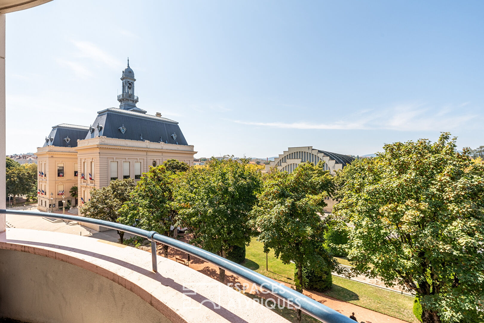 Apartment to renovate in the heart of the city center