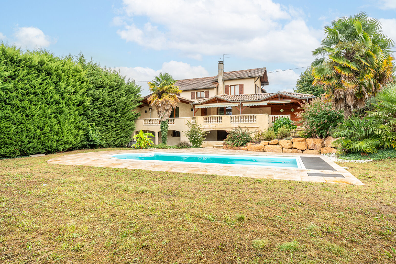 Caladoise villa with swimming pool