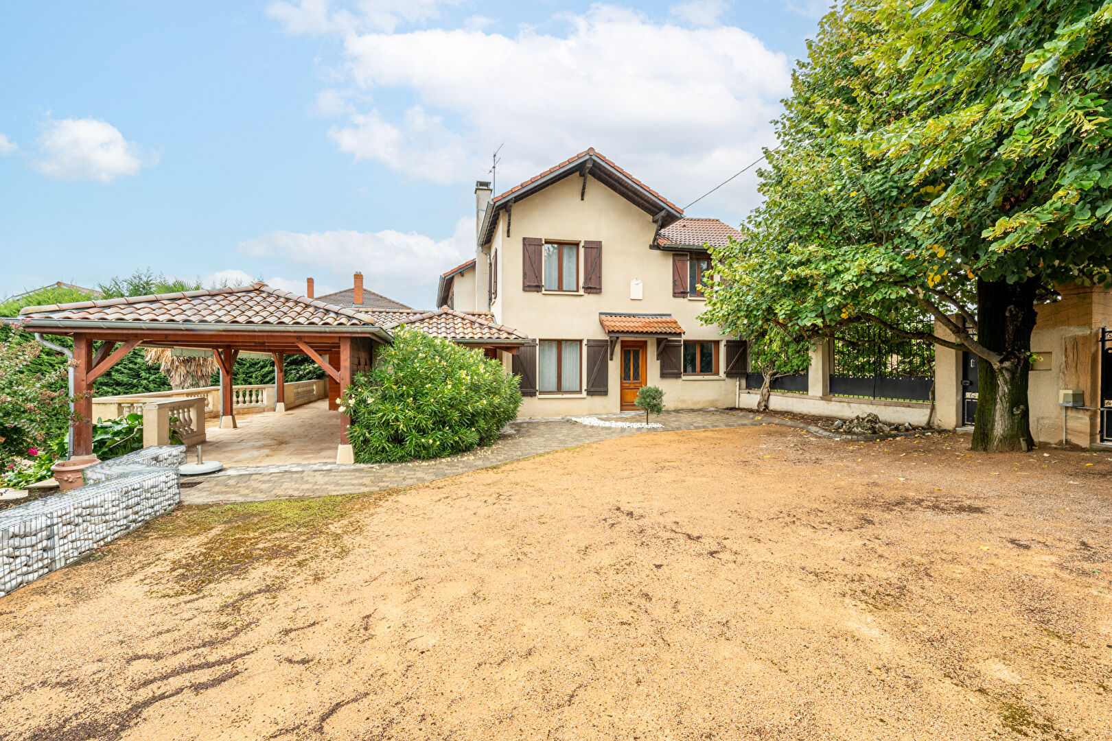 Caladoise villa with swimming pool