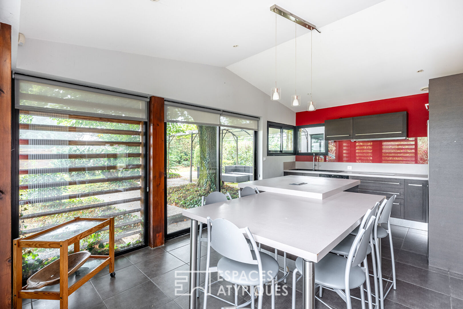 Architect’s house with extension and swimming pool