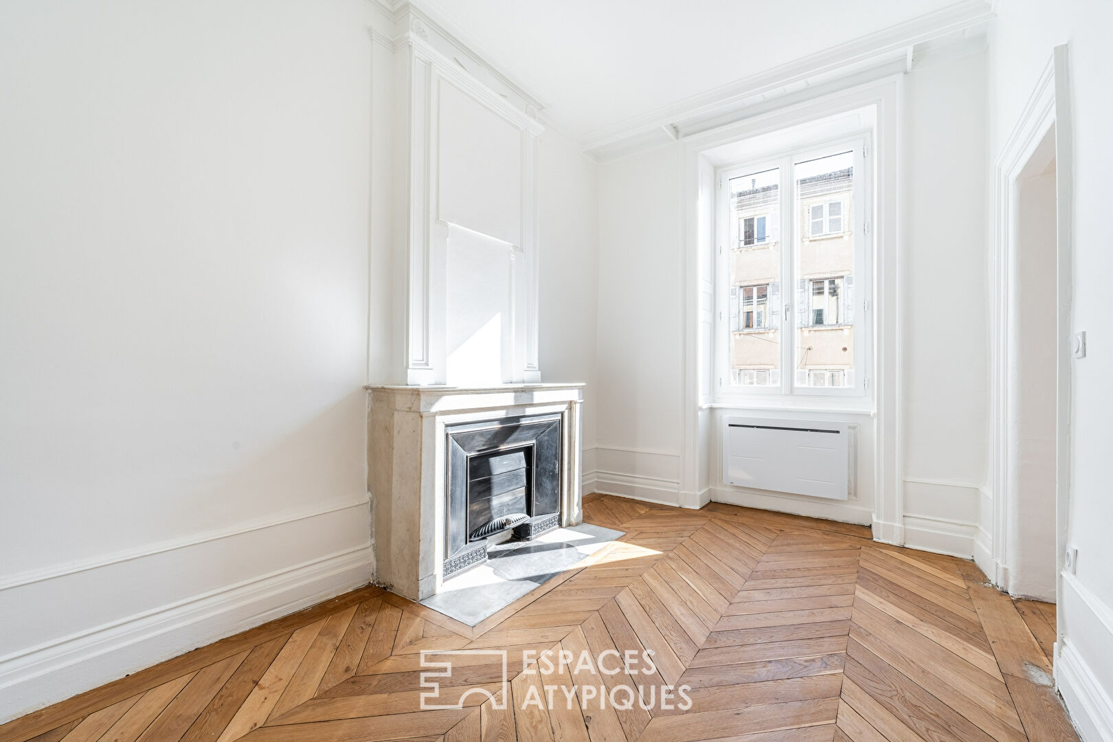 Renovated old apartment on Rue Nationale