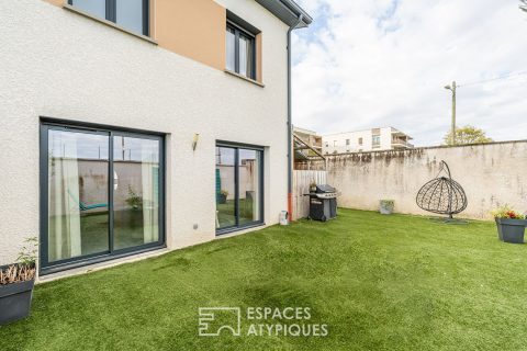 House with garden and garage