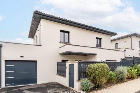 Maison contemporaine récente et confortable au cœur de Belleville en Beaujolais