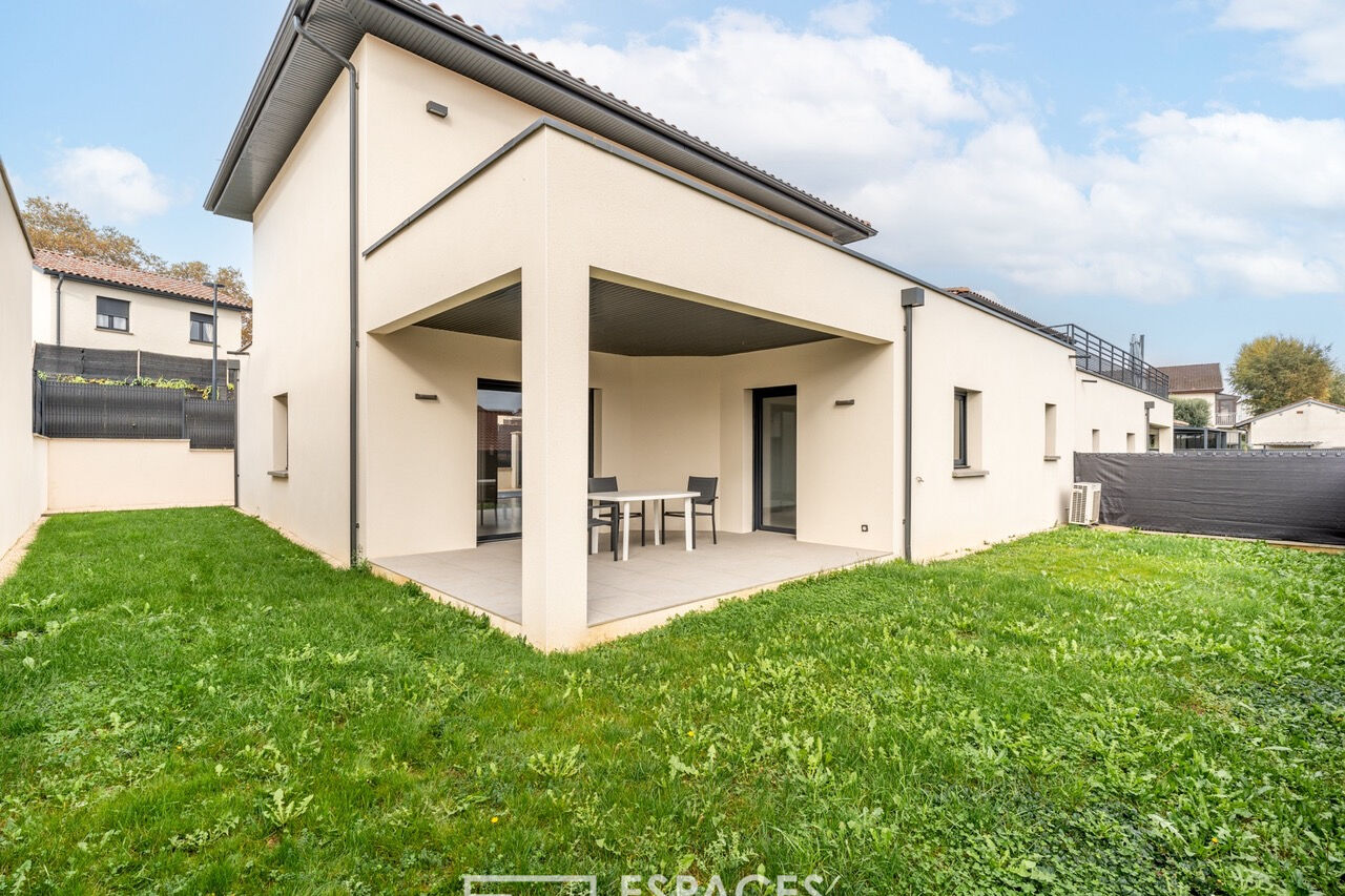 Maison contemporaine récente et confortable au cœur de Belleville en Beaujolais