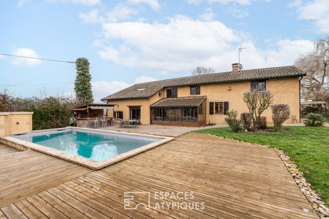 Renovated farmhouse with character on a 2 hectare plot in Savigneux