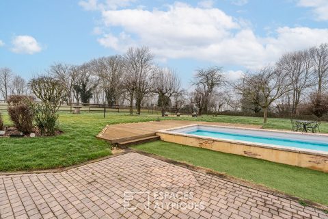 Renovated farmhouse with character on a 2 hectare plot in Savigneux