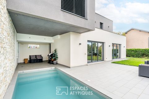 Contemporary house in Quincieux