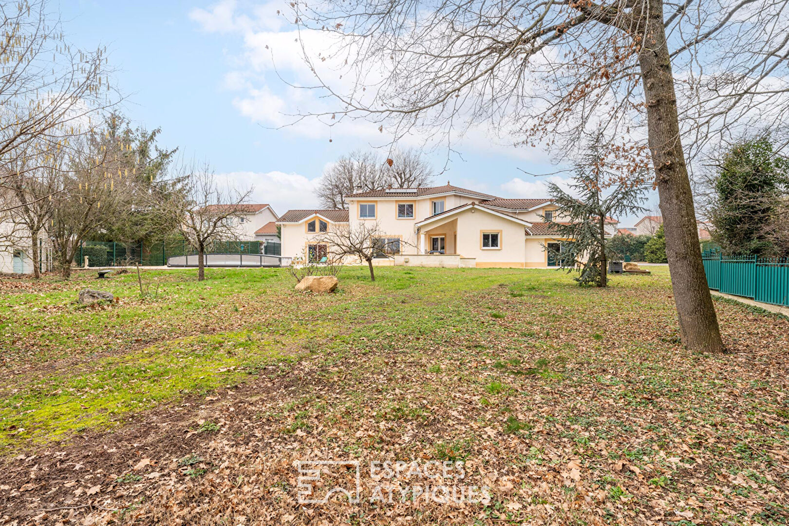 Villa contemporaine avec parc arboré au coeur de Belleville-en-Beaujolais