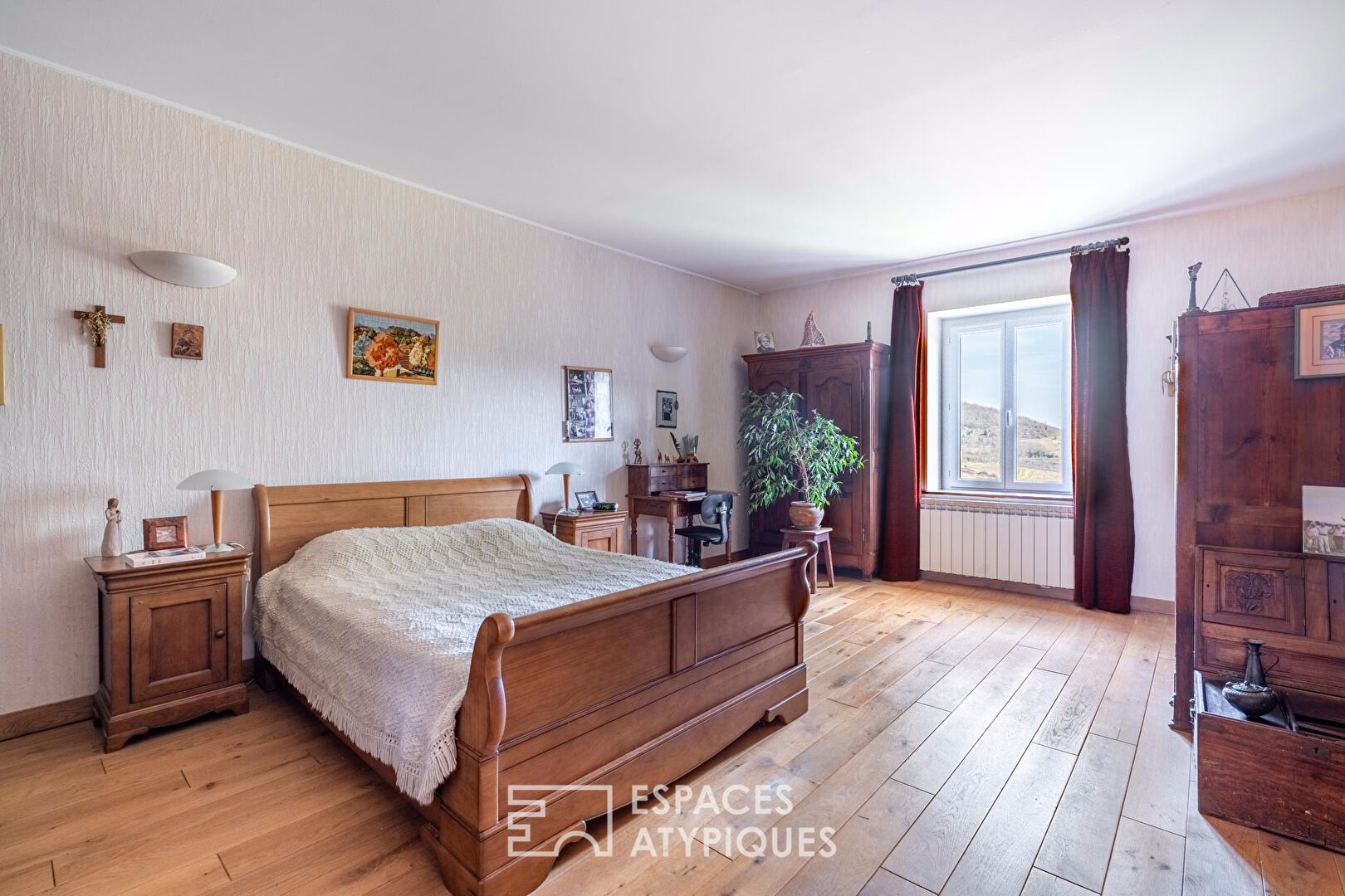 Maison en pierre avec vue dégagée dans un cadre bucolique