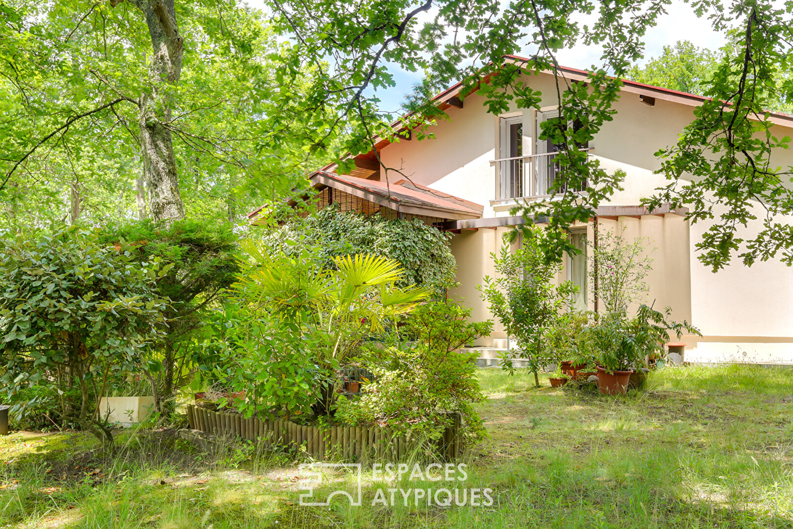 Seventies architect house and its wooded grounds