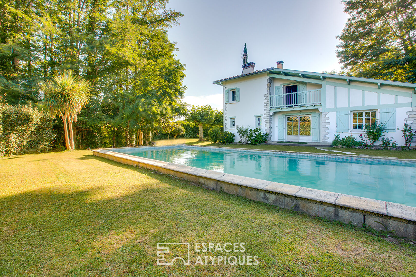 Landes house with swimming pool in a village in the Pays d’Orthe
