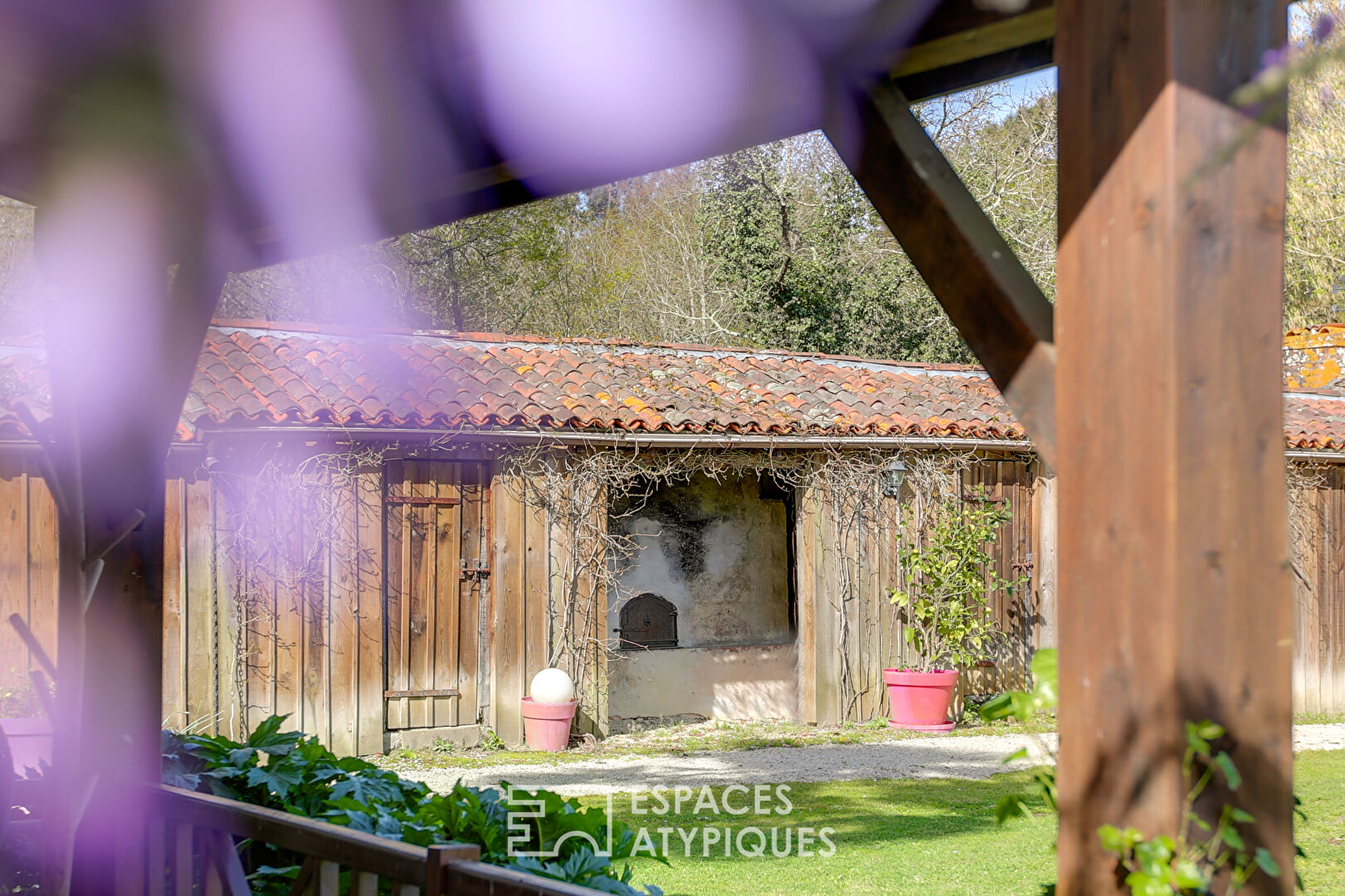 Propriété landaise en bordure de forêt