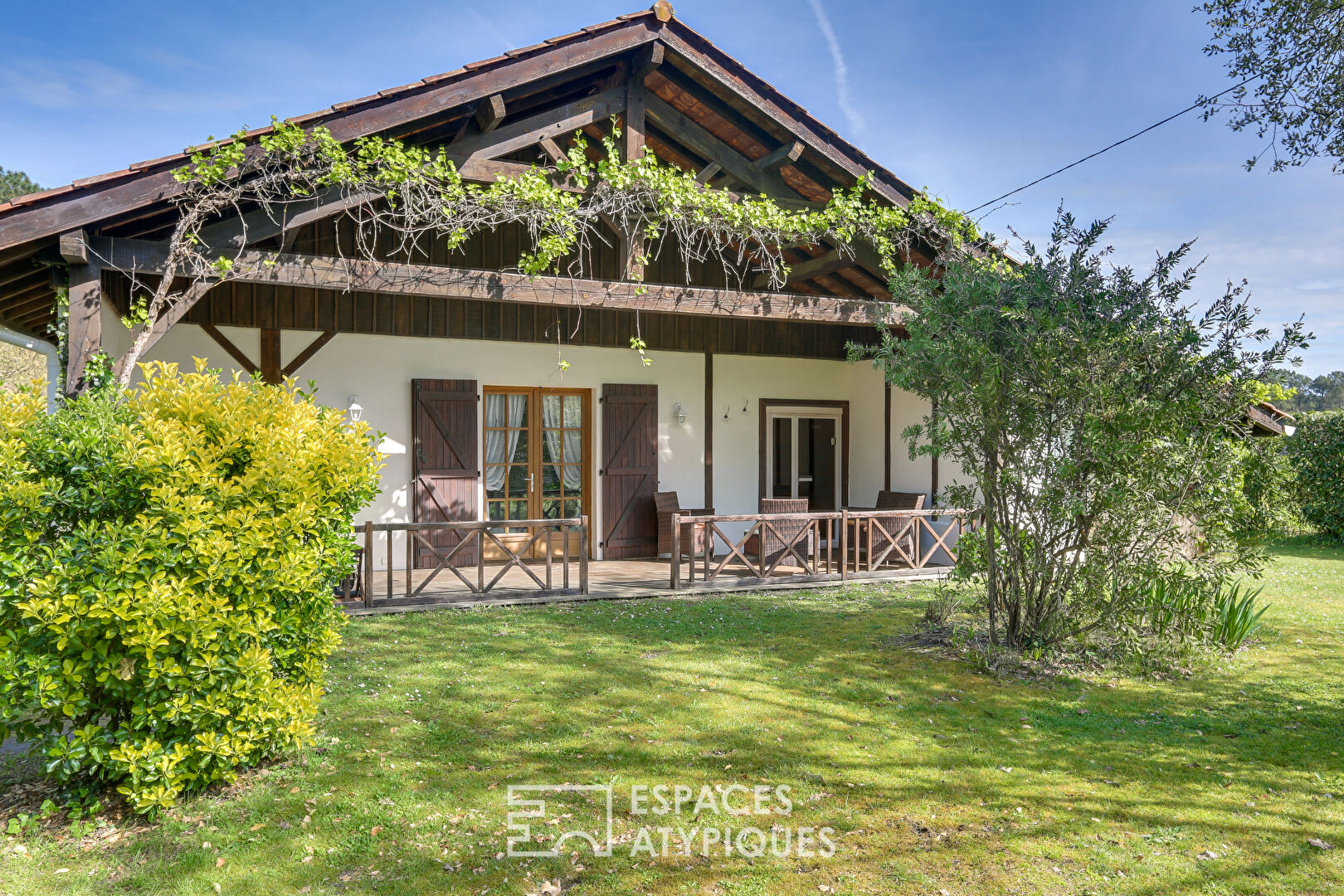 Propriété landaise en bordure de forêt