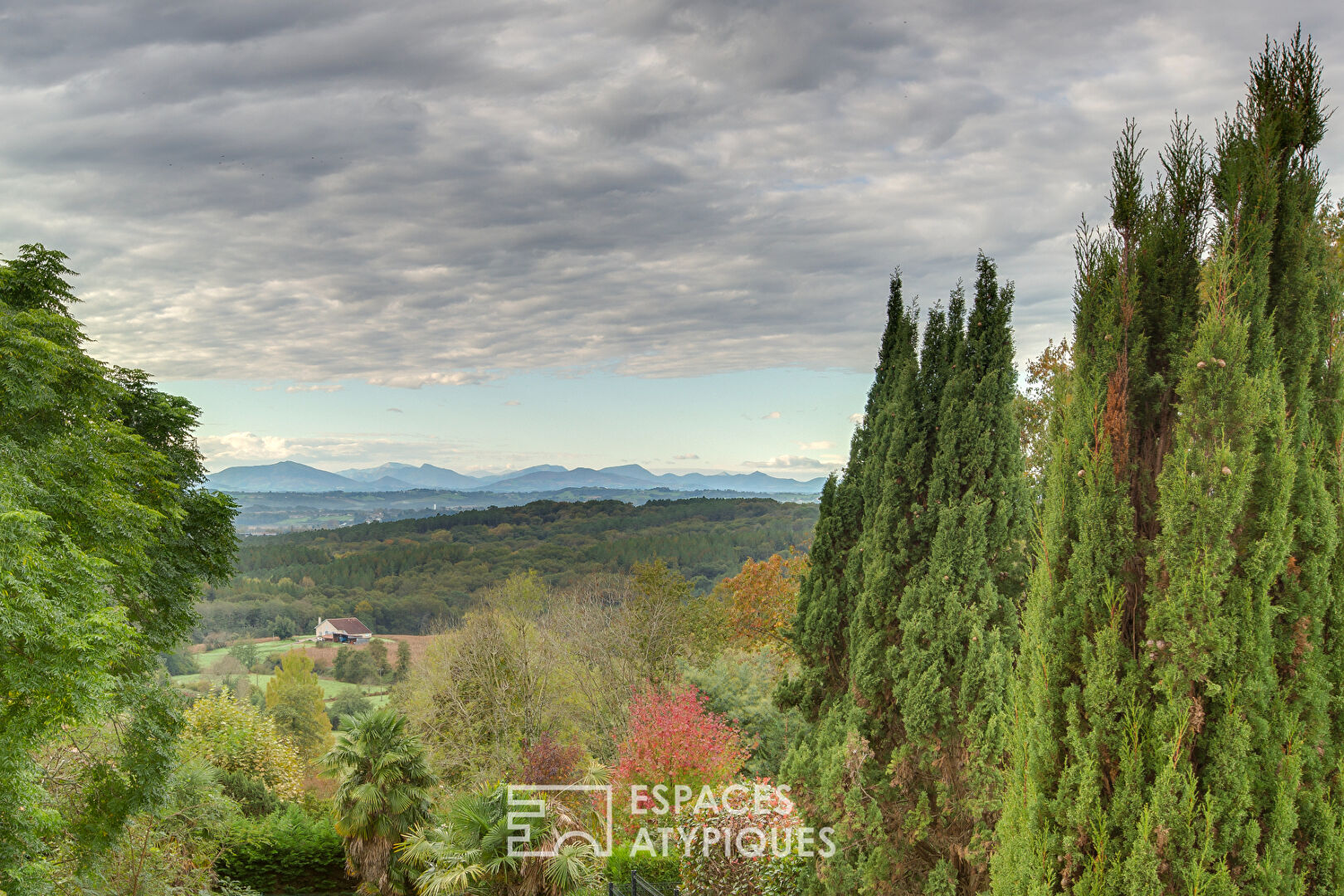 Propriété avec maison de Maître et sa vue sur la chaîne des Pyrénées