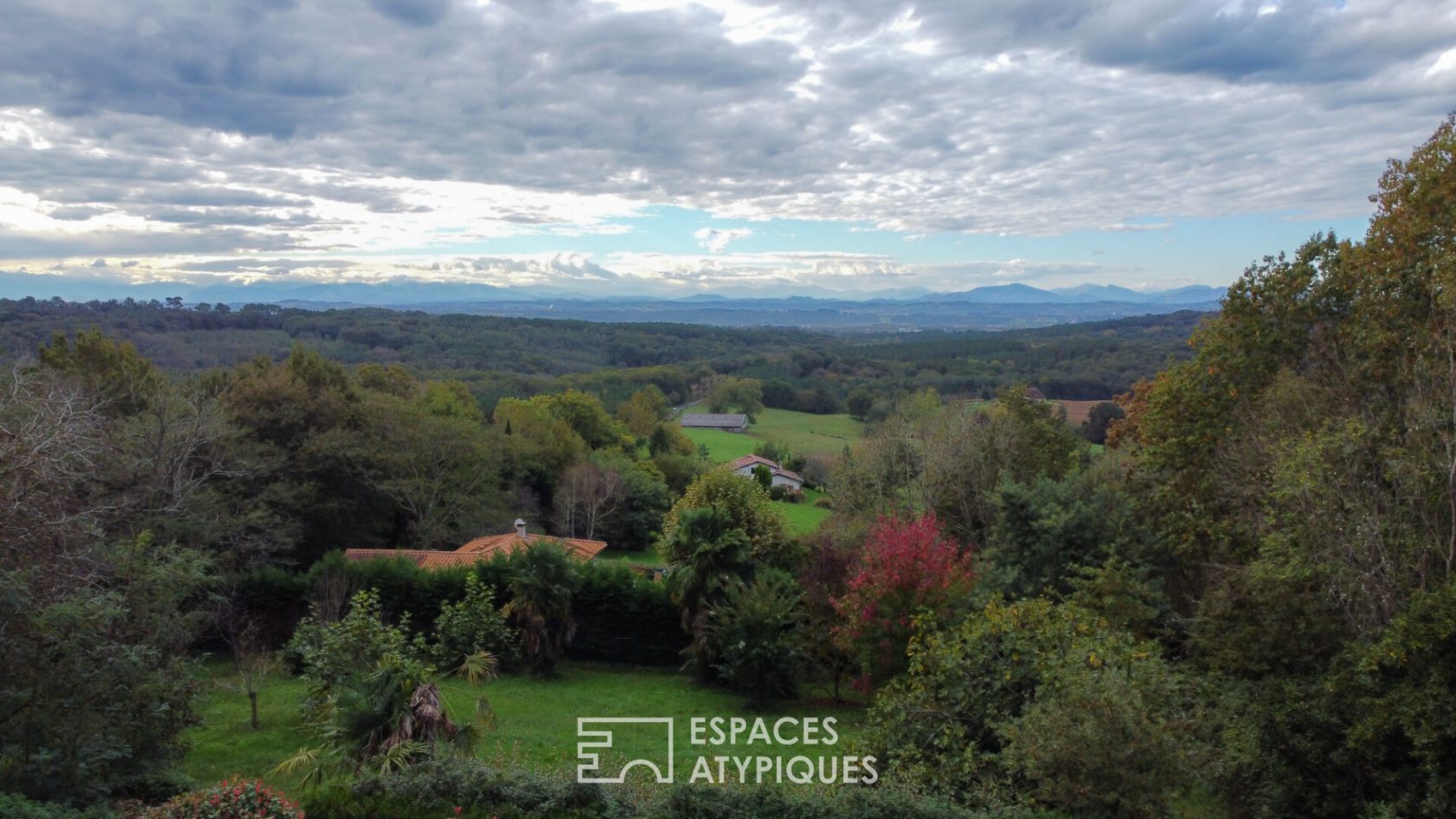 Propriété avec maison de Maître et sa vue sur la chaîne des Pyrénées