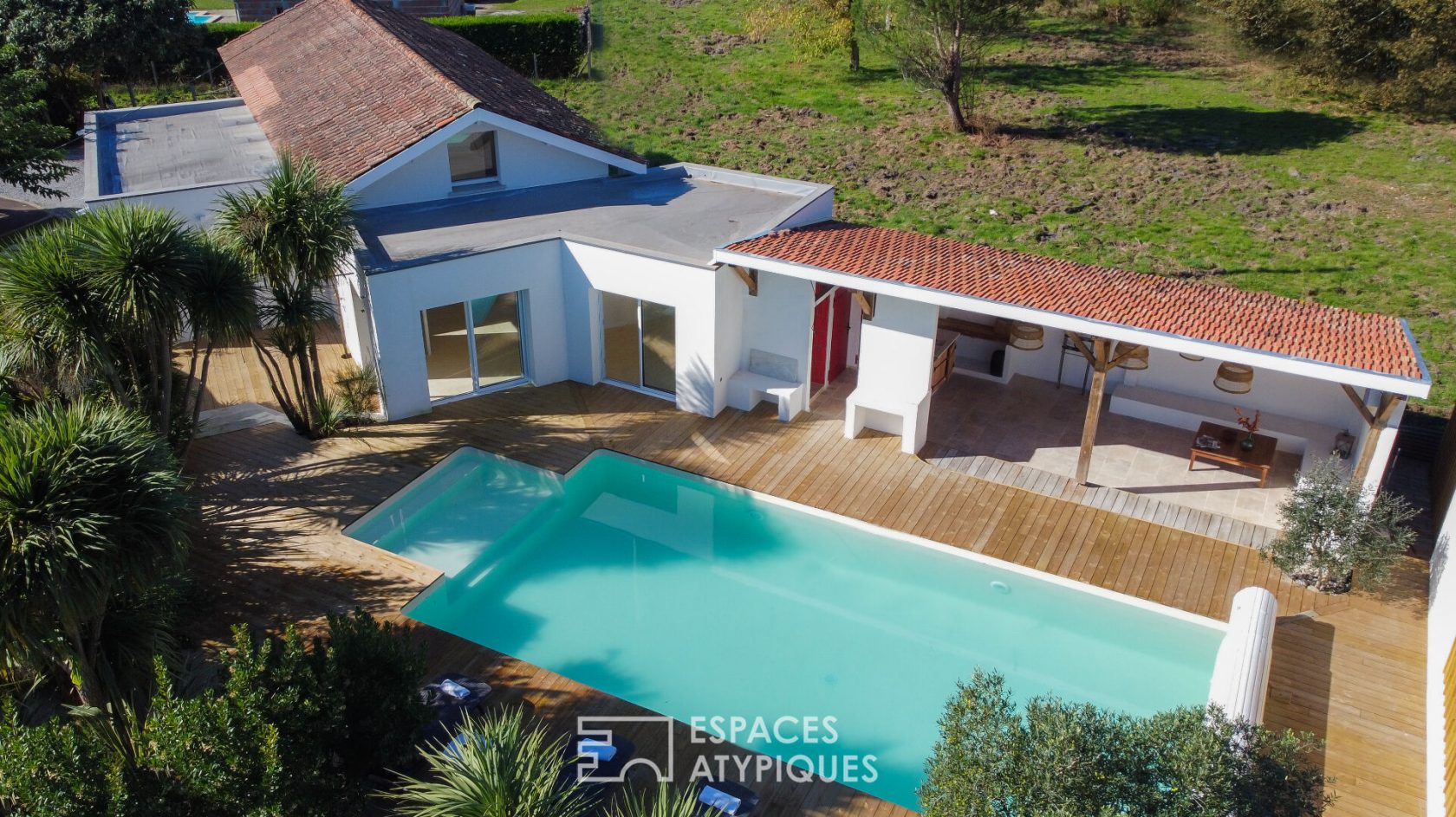 Villa inspirée des Baléares avec piscine et jardin exotique