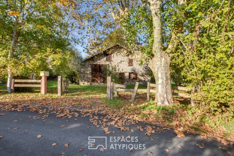 To rehabilitate, stone country house with swimming pool