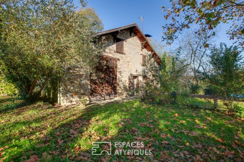 To rehabilitate, stone country house with swimming pool