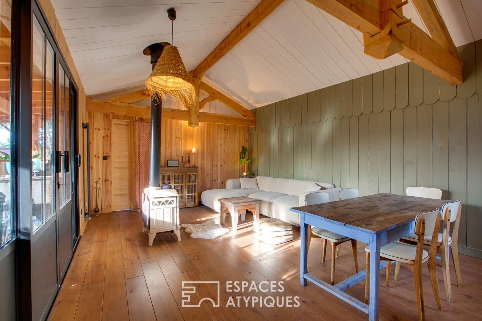 Modern chalet at the foot of the dune