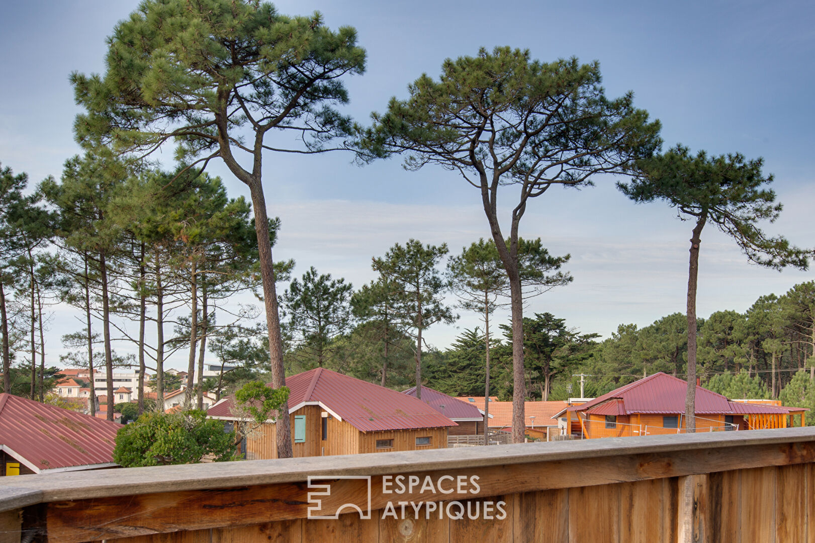 Modern chalet at the foot of the dune