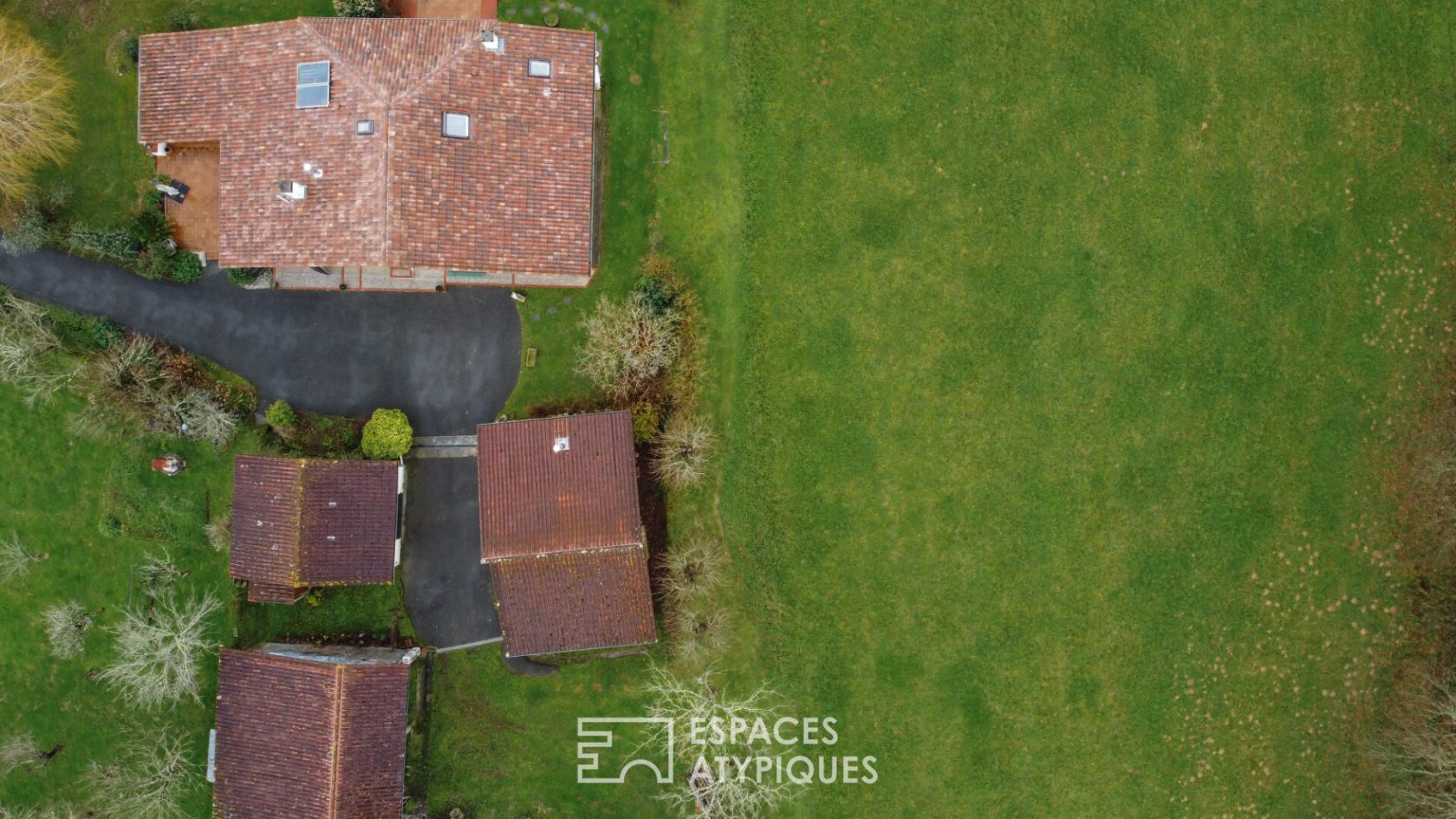 Authentique Ferme Landaise rénovée et ses dépendances