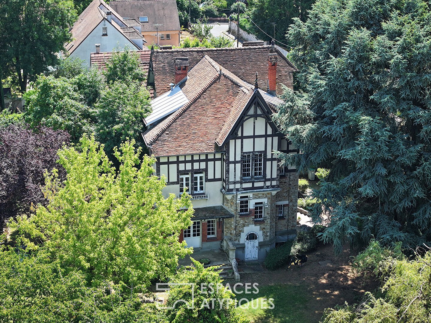 Le Manoir Anglo-normand du centre-ville de Brunoy.