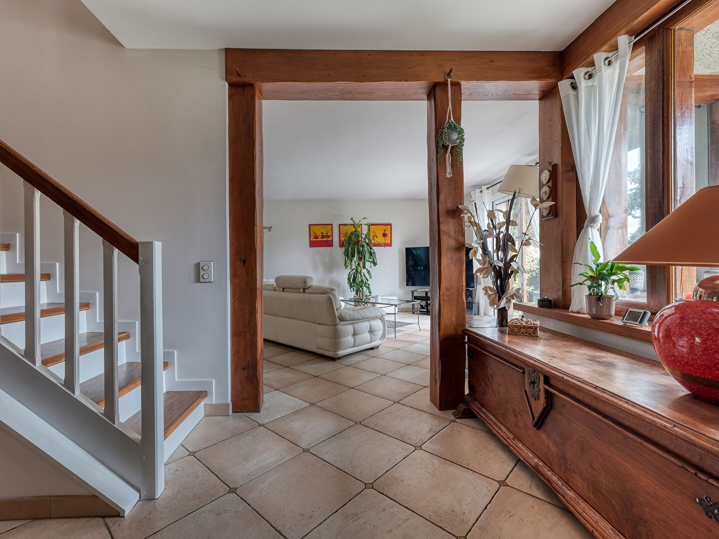 La maison familiale au calme avec sous-sol et jardin verdoyant