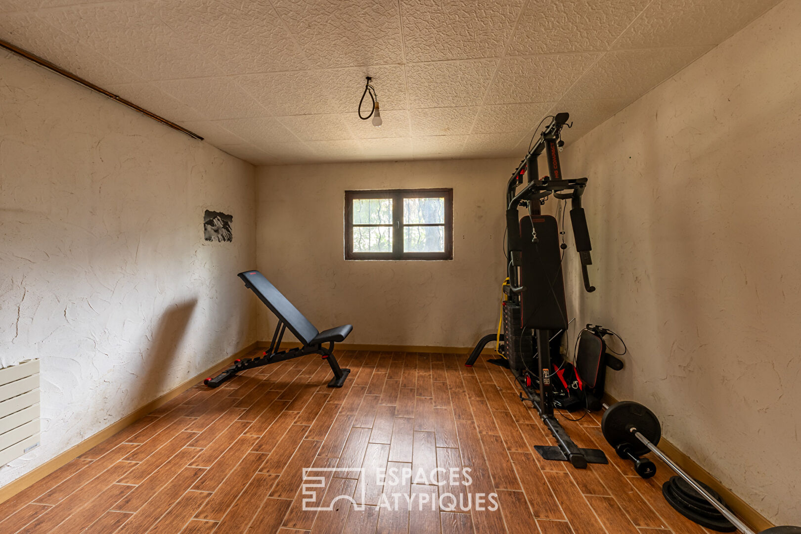 La maison familiale en bois.