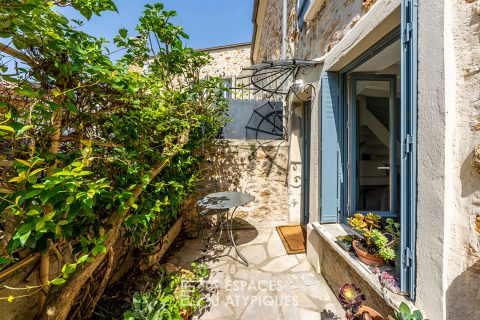 La maison en pierre au centre du village de Vauhallan