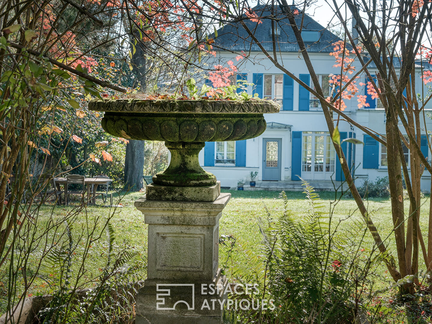 La demeure discrète au coeur de la ville.