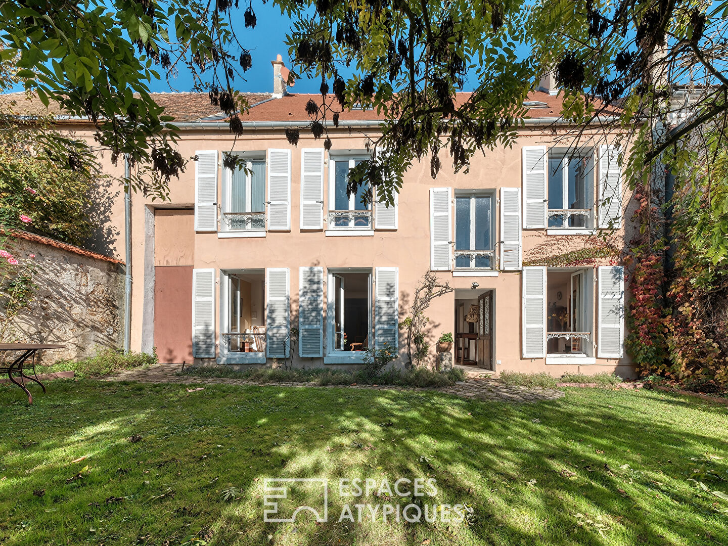 La demeure historique avec son jardin et sa grange au coeur de Palaiseau