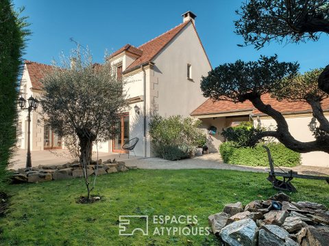 La maison contemporaine et familiale avec une piscine et un grand jardin