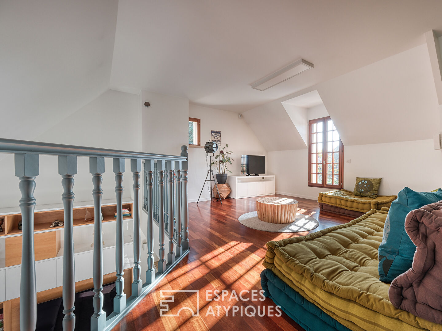 La maison contemporaine et familiale avec une piscine et un grand jardin