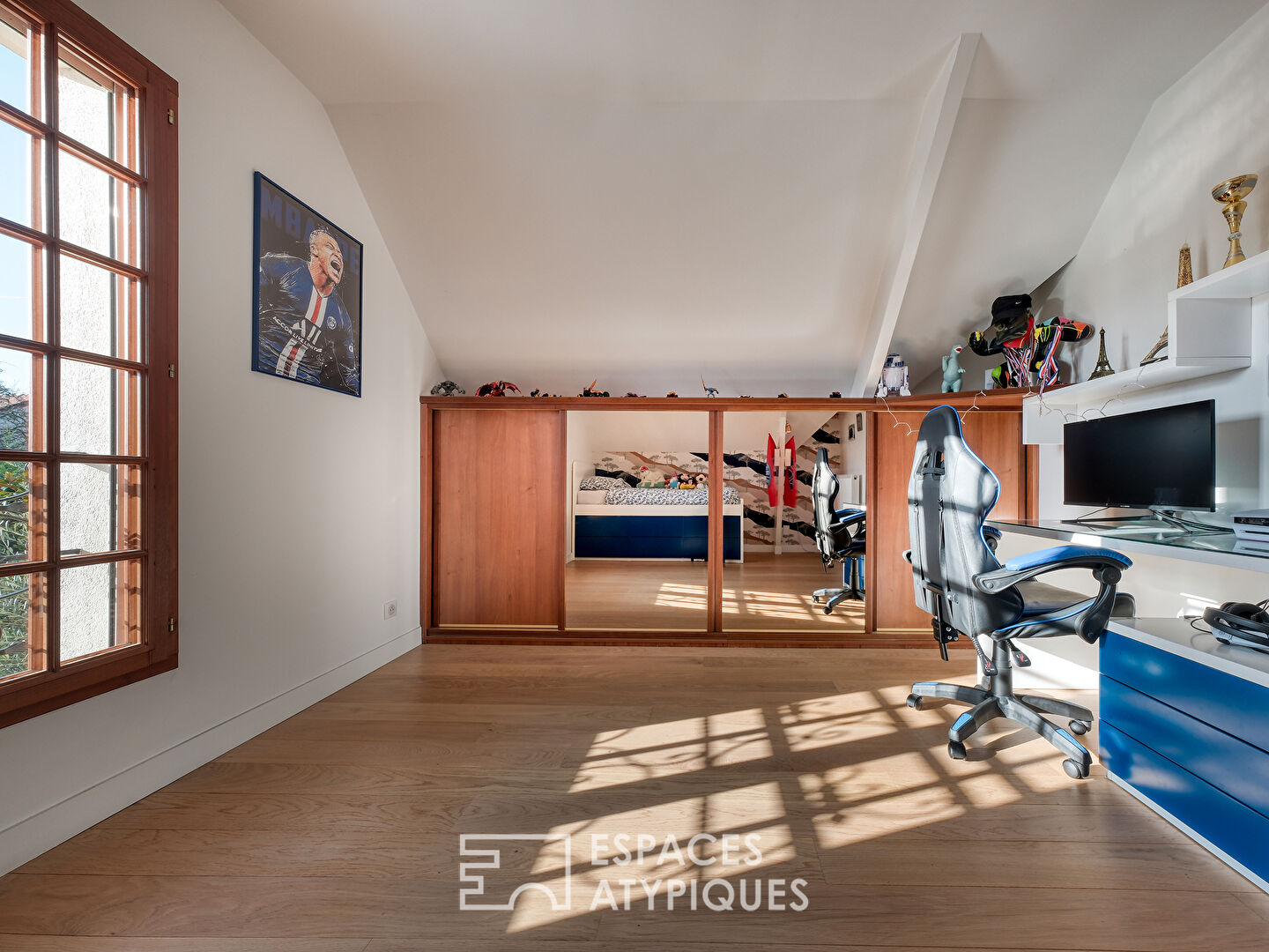 La maison contemporaine et familiale avec une piscine et un grand jardin