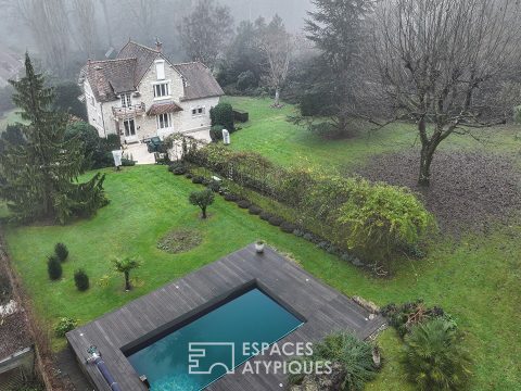 La meulière rénovée avec son jardin et sa piscine dans la vallée de la Chalouette