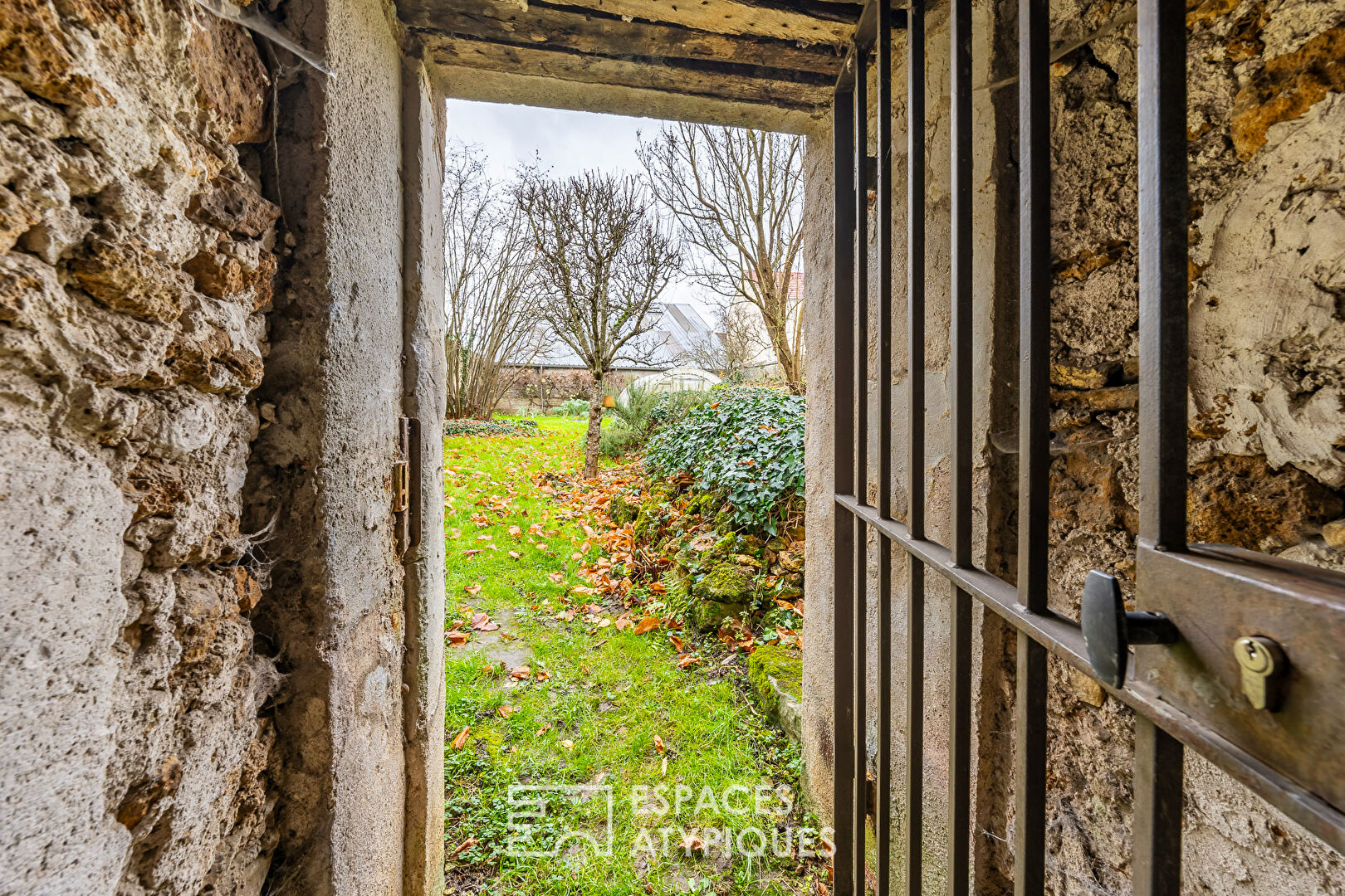 La maison de ville et sa grange a rénover