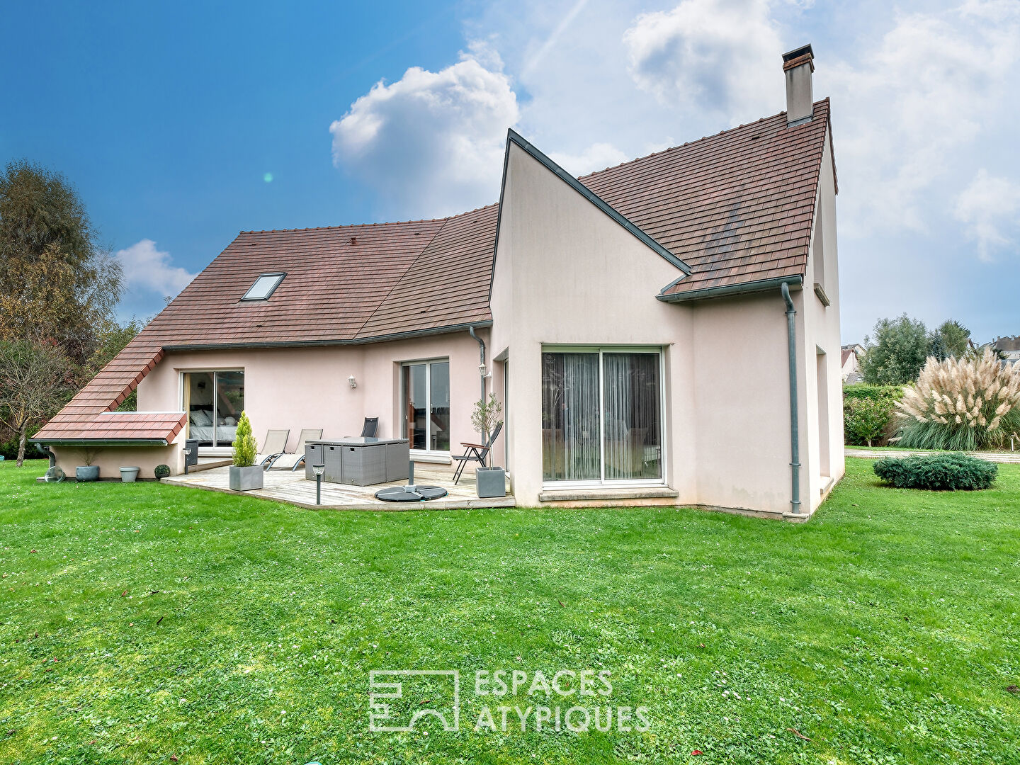 La maison d’architecte  dans un environnement calme et naturel