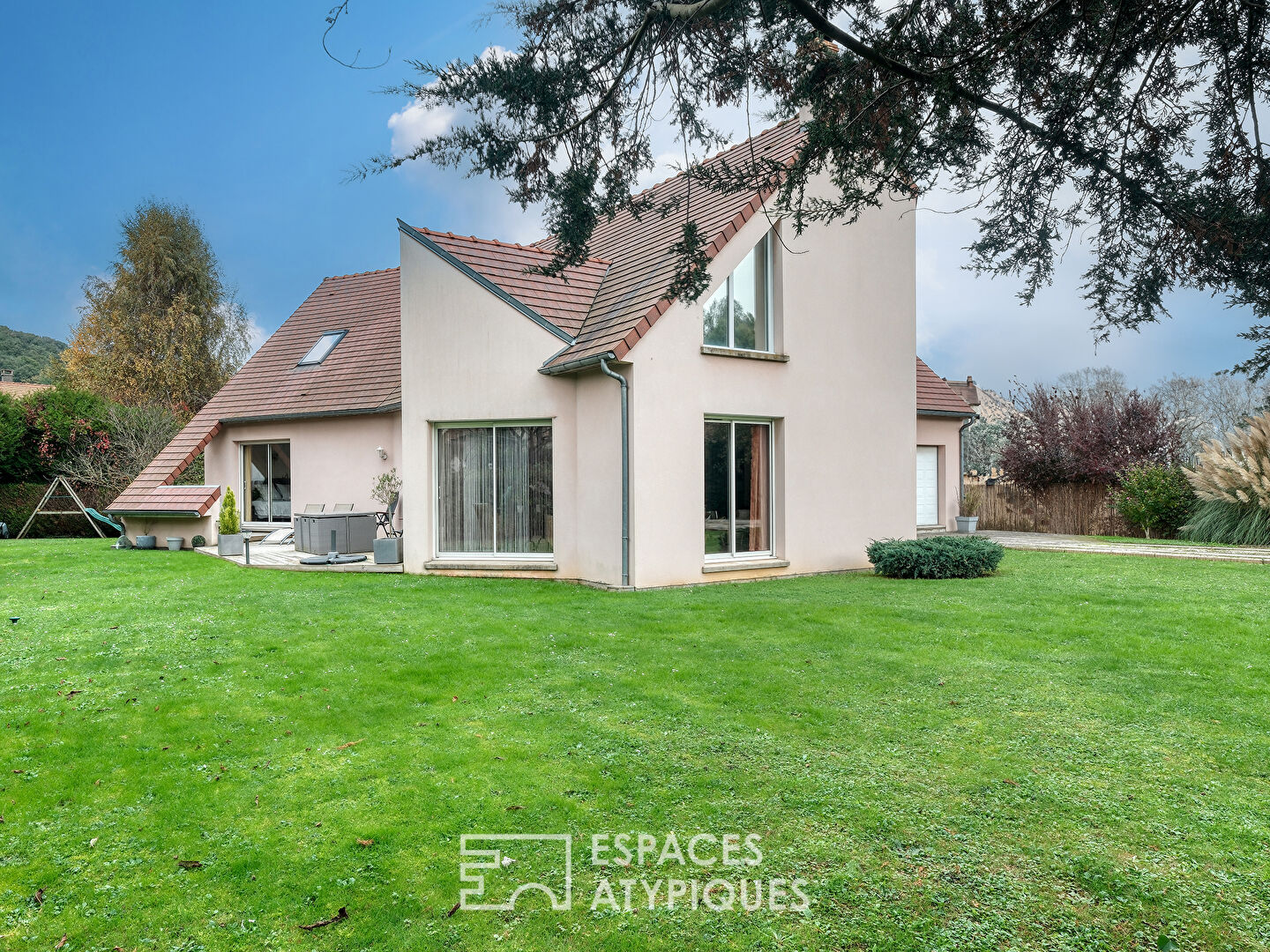 La maison d’architecte  dans un environnement calme et naturel