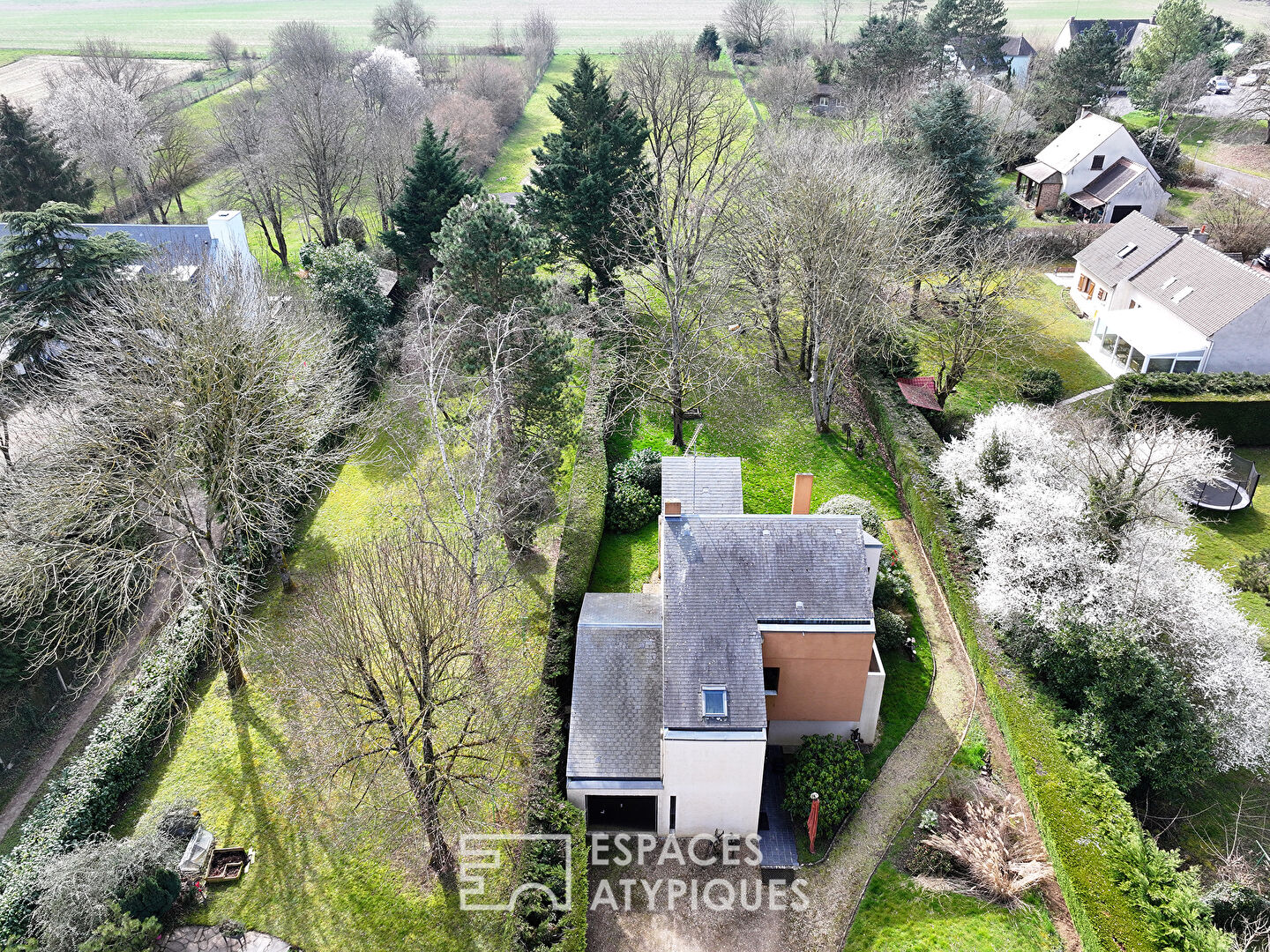 Maison d’architecte des années 70, écrin de lumière et d’élégance