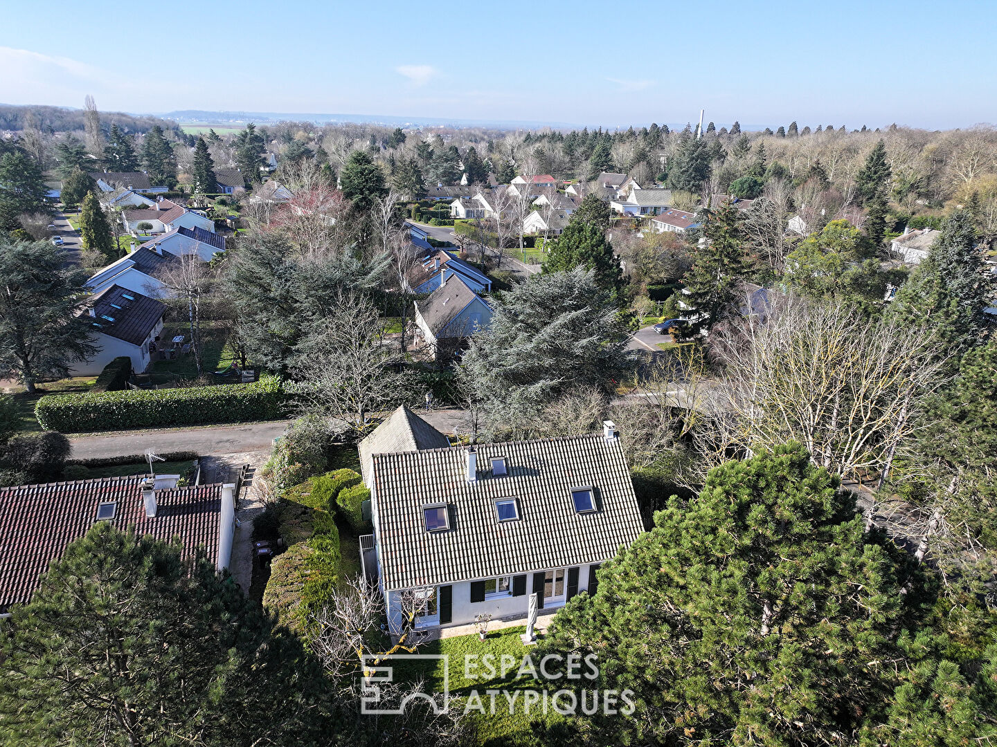 La Maison familiale sur un terrain arboré sans vis-à-vis dans un quartier recherché