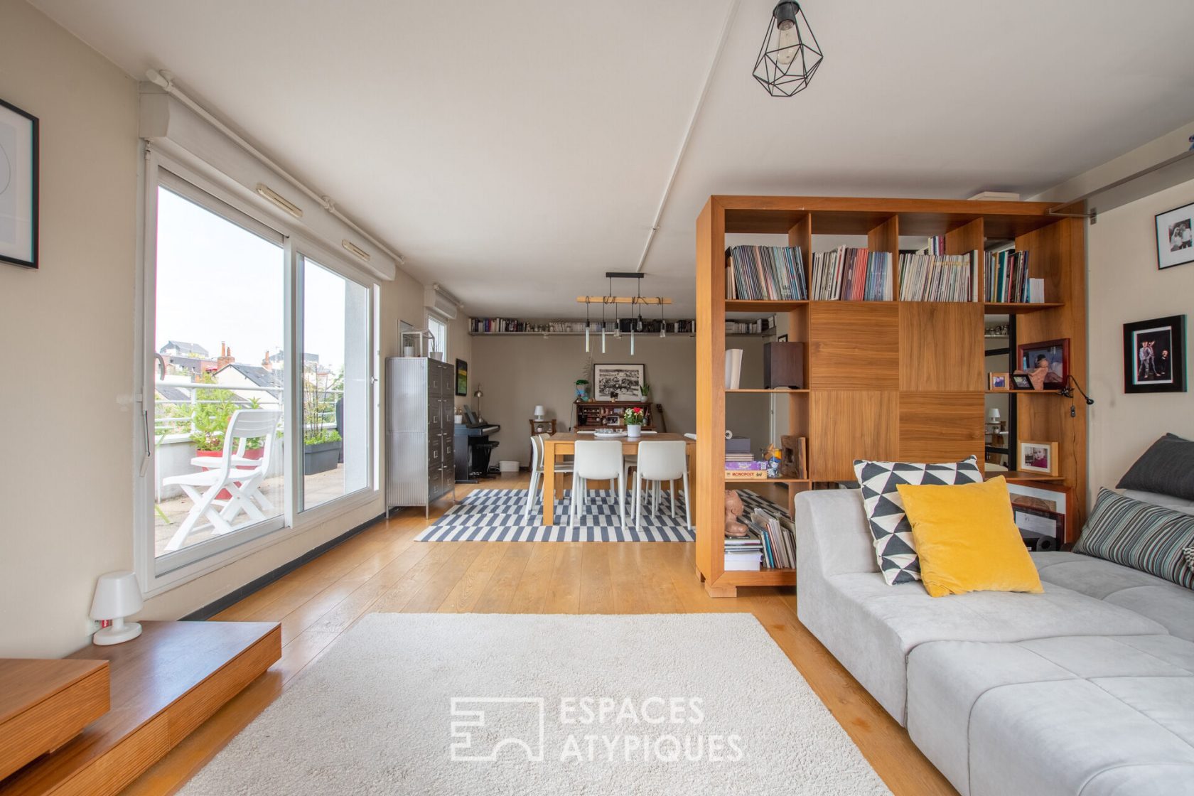 Le Lumineux – Top floor apartment with generous volumes