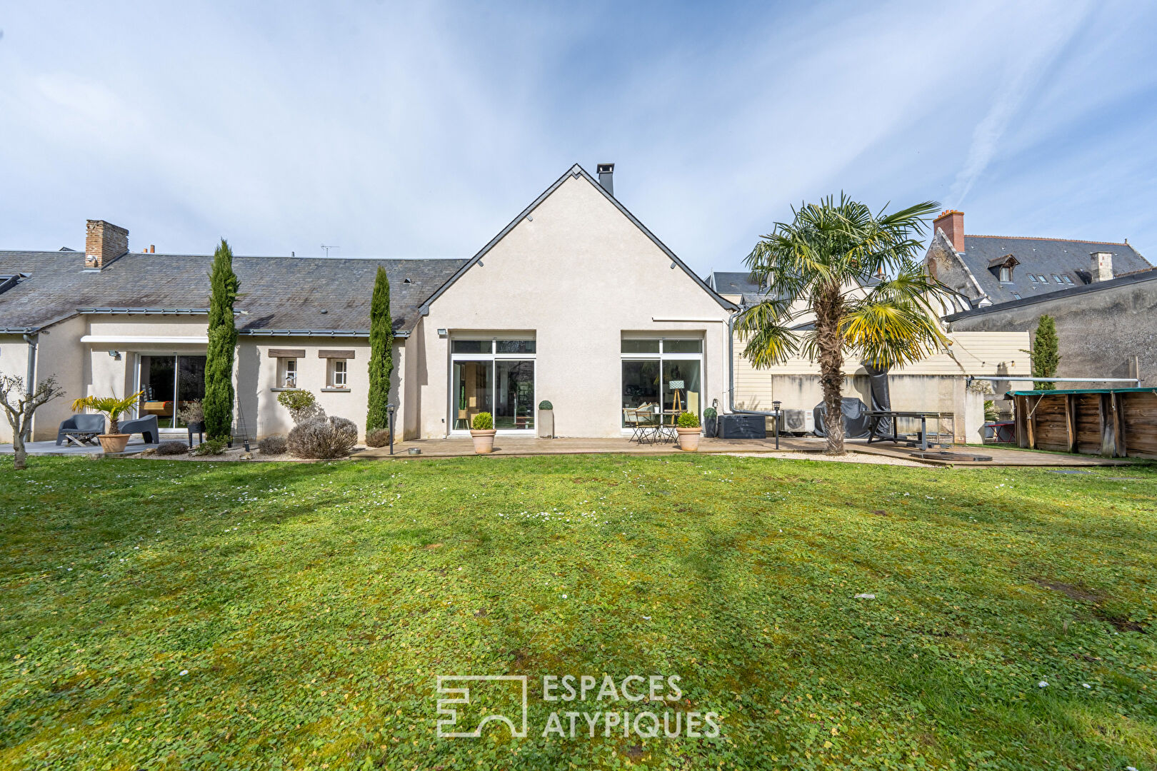 Contemporary property on the banks of the Indre