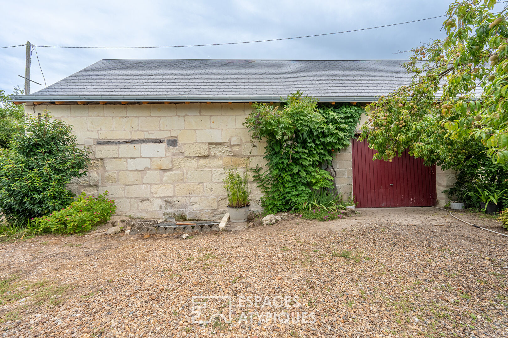 Corps de ferme et son gîte dans un cadre champêtre