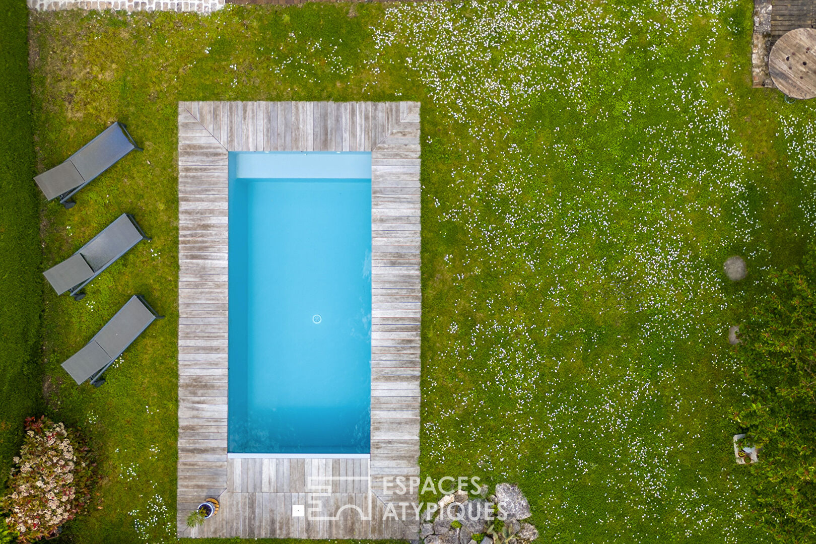 Lumineuse maison familiale avec piscine