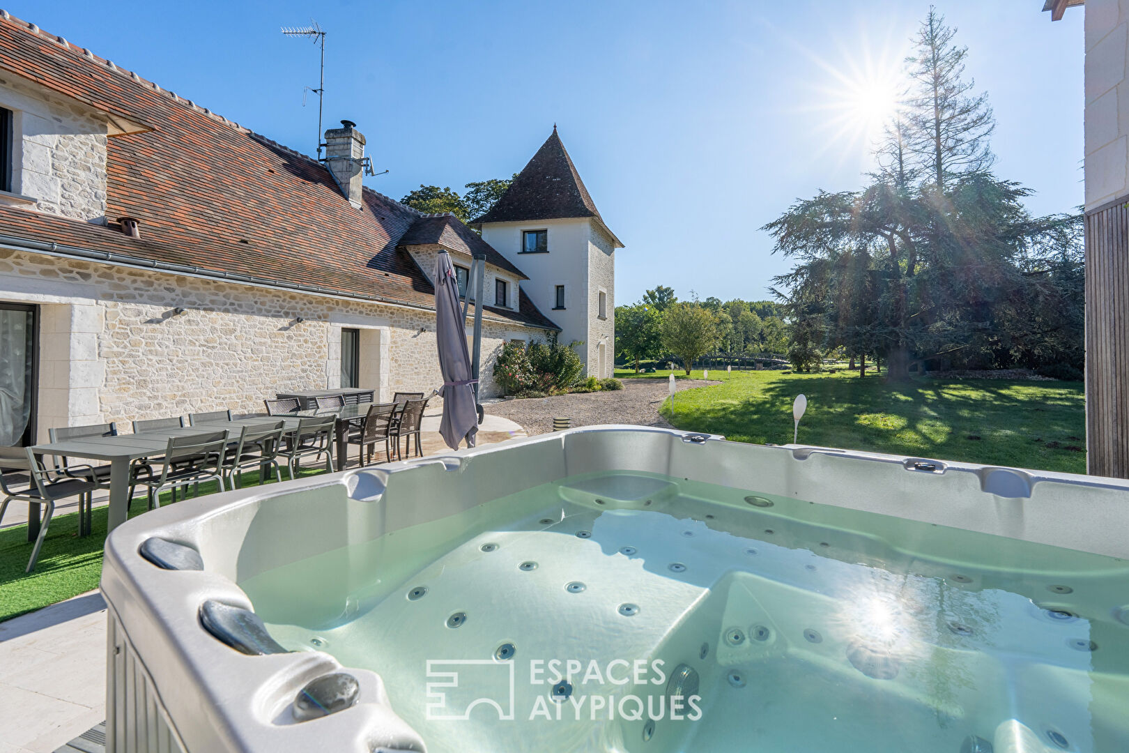 Longère rénovée avec piscine dans un cadre naturel d’exception