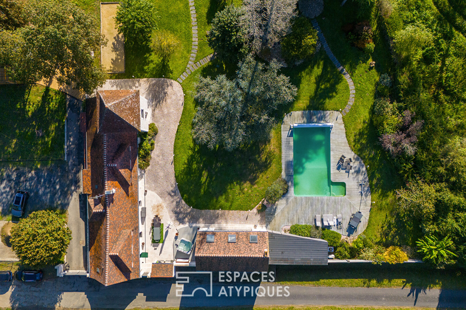 Longère rénovée avec piscine dans un cadre naturel d’exception