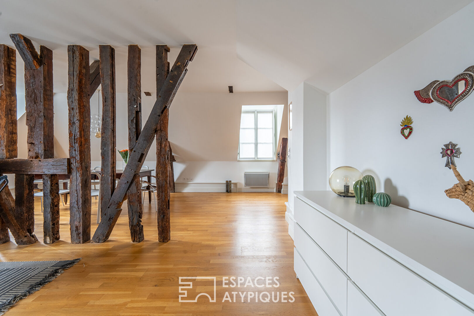 Appartement rénové dernier étage avec vue