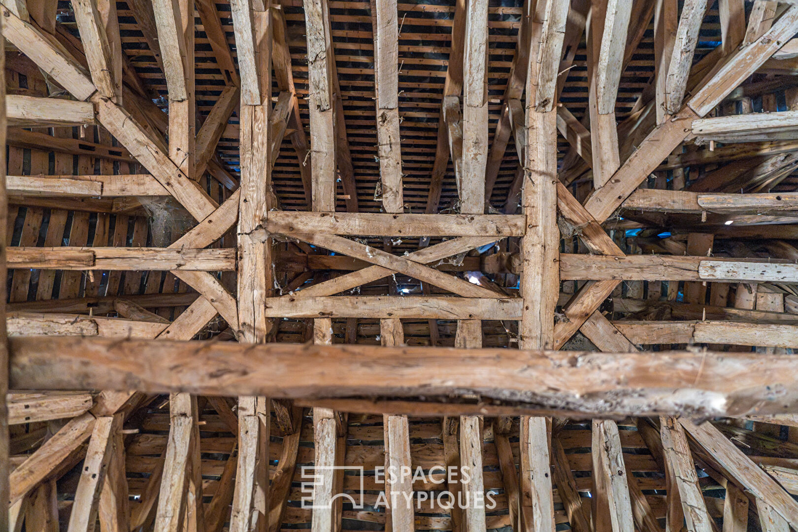 Anciennes écuries de château