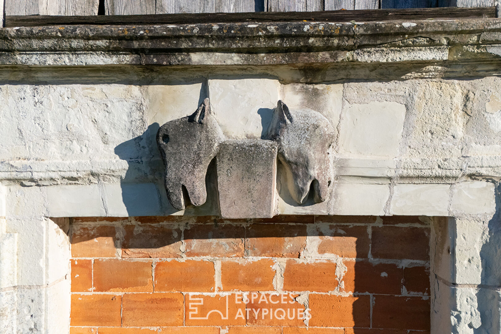 Anciennes écuries de château