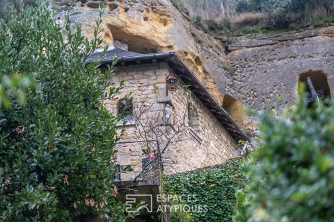 Troglodyte à rénover avec vue imprenable sur le centre historique